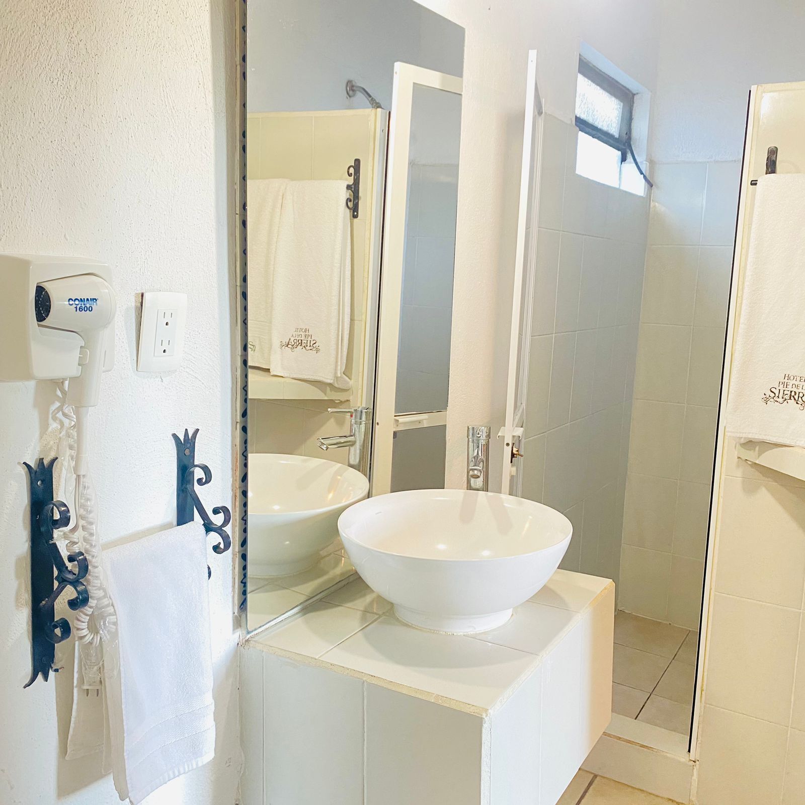 basic room | bathroom | shower, free toiletries, hair dryer, towels