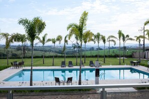 Outdoor pool, pool loungers - Class Hotel Passos Rio Grande Portal da Canastra (Passos)