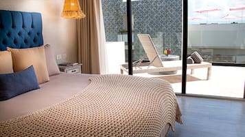 Edredón, caja de seguridad en la habitación y muebles diferentes