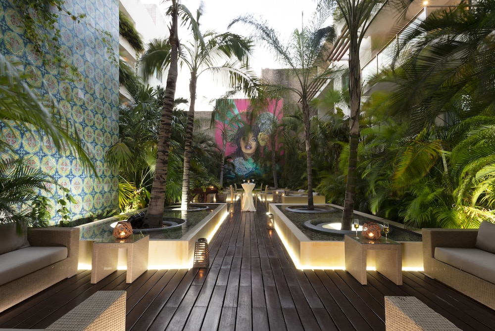 The Palm at Playa by null