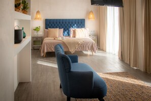 Edredón, caja de seguridad en la habitación y muebles diferentes 