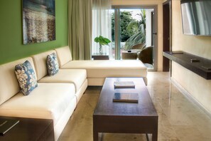 Deluxe Room | Living area | Smart TV