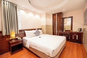 Superior Double Room | Minibar, in-room safe, desk, iron/ironing board - Cap Town Hotel (Ho Chi Minh City)