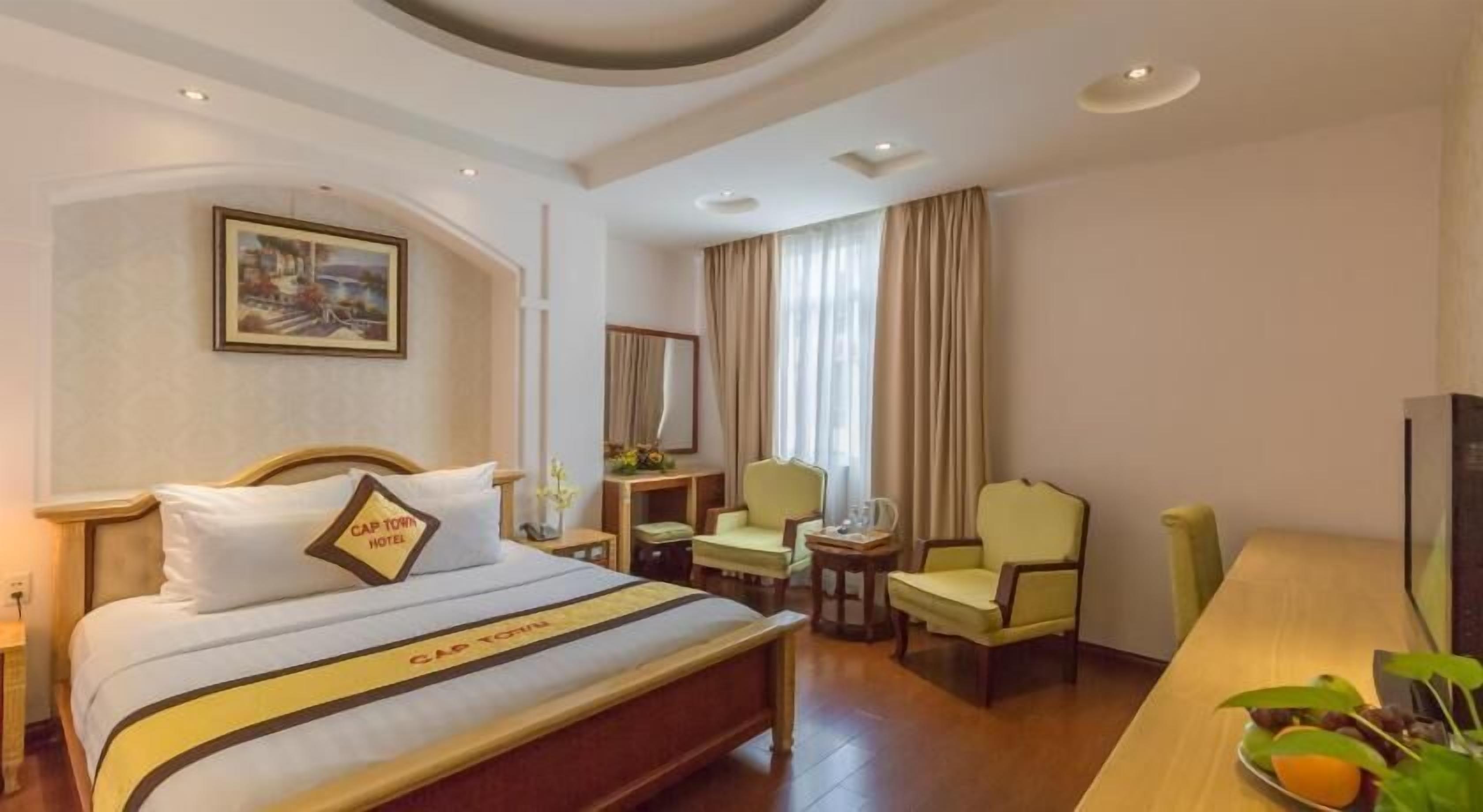 Minibar, in-room safe, desk, iron/ironing board