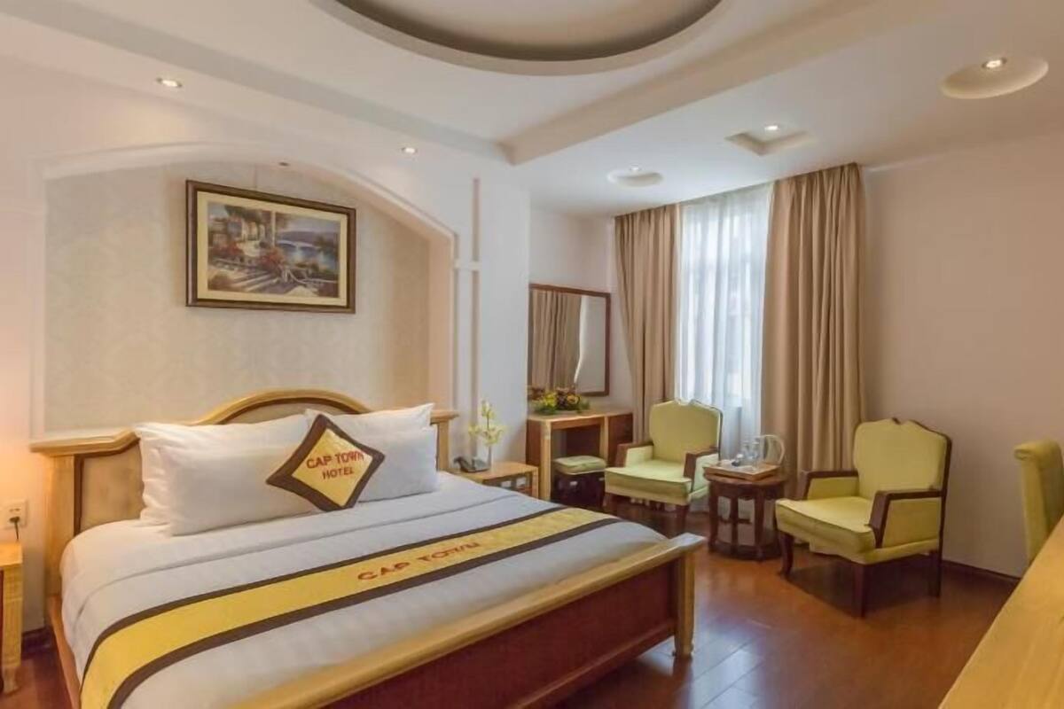 Minibar, in-room safe, desk, iron/ironing board