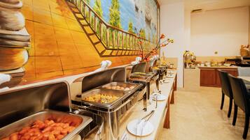 Daily buffet breakfast for a fee