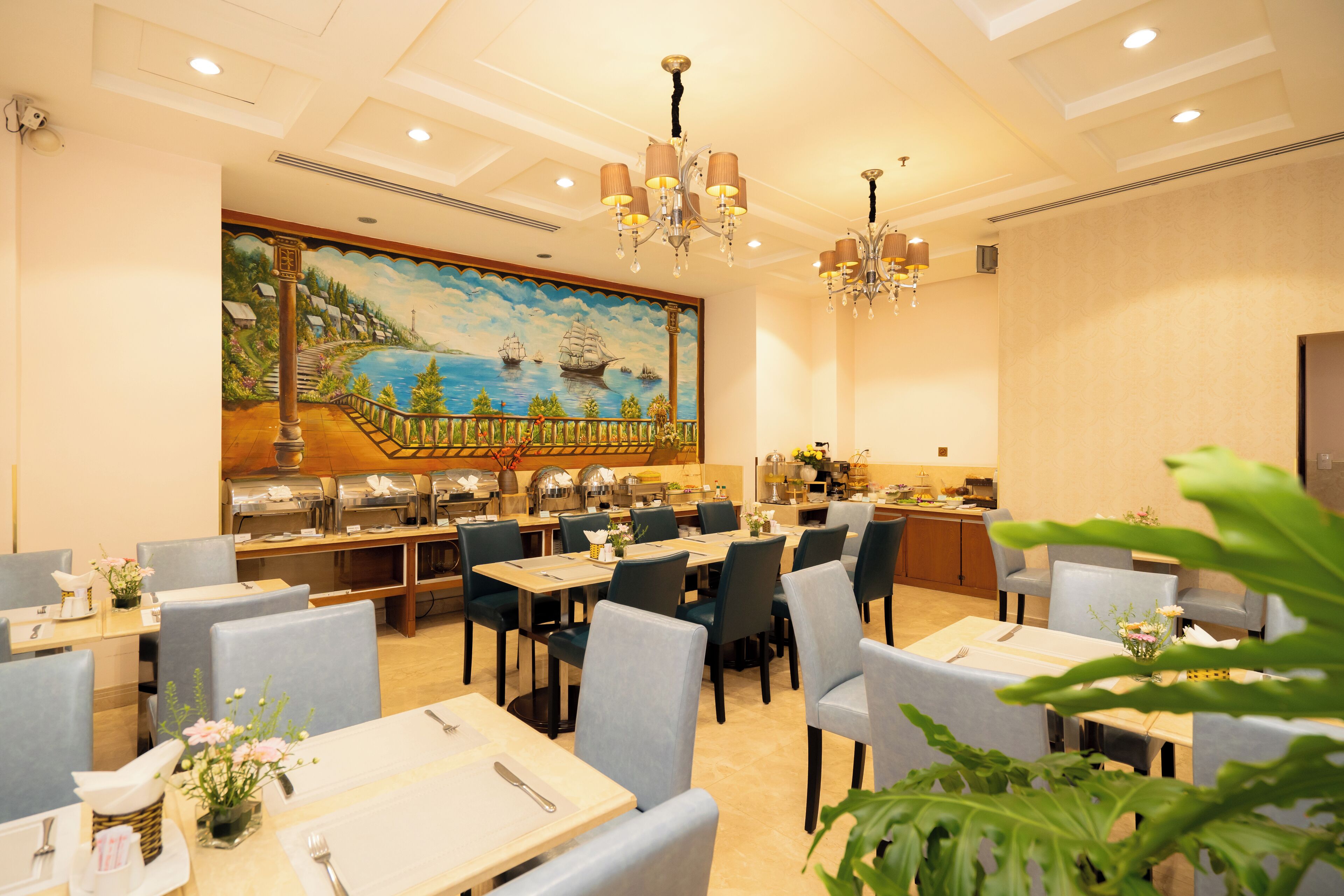 Petit déjeuner buffet servi tous les jours en supplément