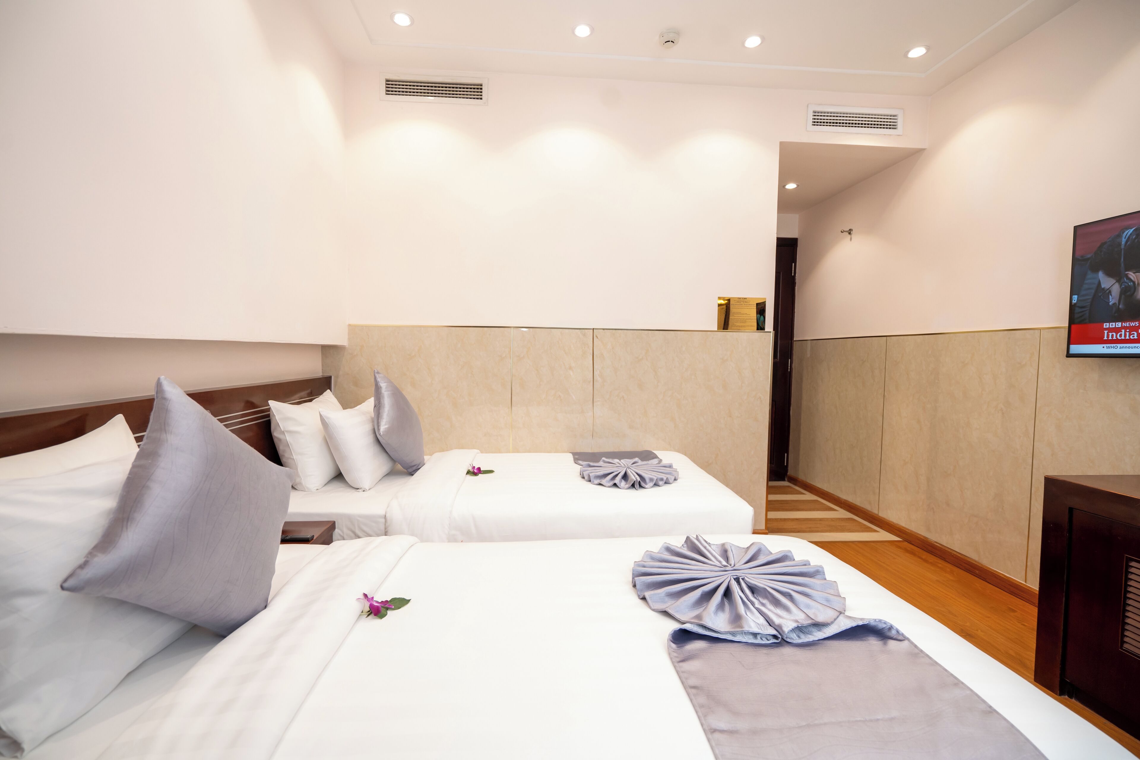 deluxe city view | 1 bedroom, minibar, in-room safe, desk