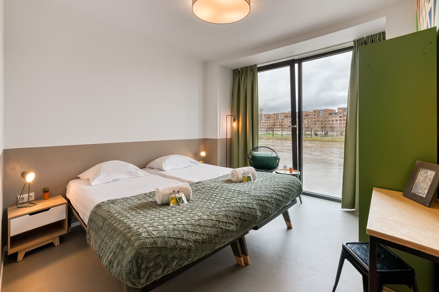 Habitación doble Confort, baño privado, vista al río | Wifi gratis y ropa de cama 