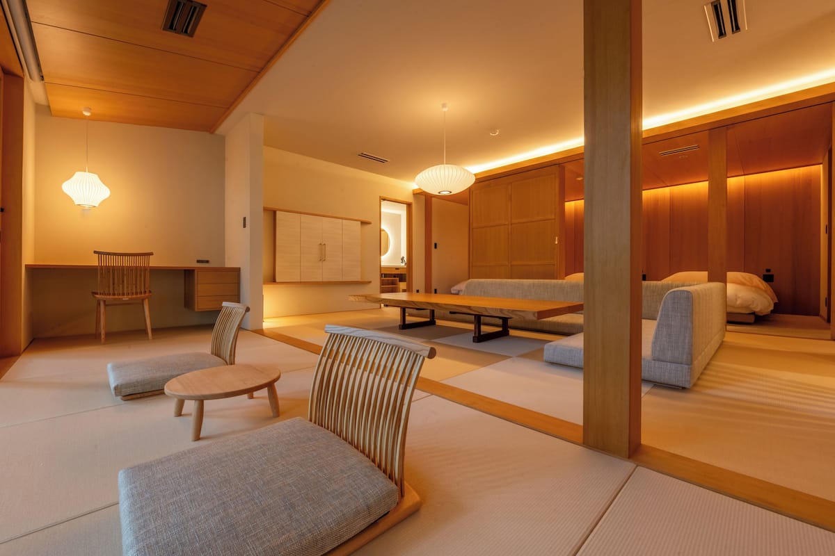 Familienzimmer, 2 Schlafzimmer, Nichtraucher, Gartenblick (JP Western style, Private bathroom) | 1 Schlafzimmer, kostenlose Minibar, Zimmersafe, Bügeleisen/Bügelbrett
