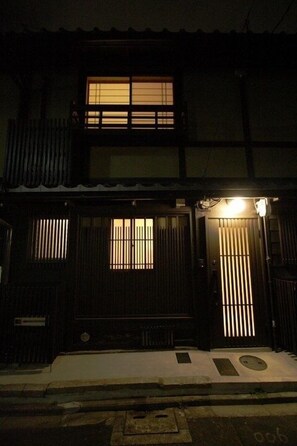 Exterior detail - Gion Machiya (Kyoto)