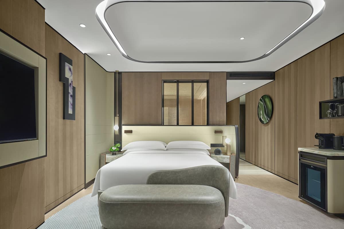 1 bedroom, premium bedding, minibar, in-room safe