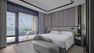 Roupas de cama premium, frigobar, cofres nos quartos