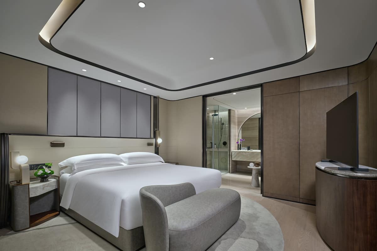 1 bedroom, premium bedding, minibar, in-room safe