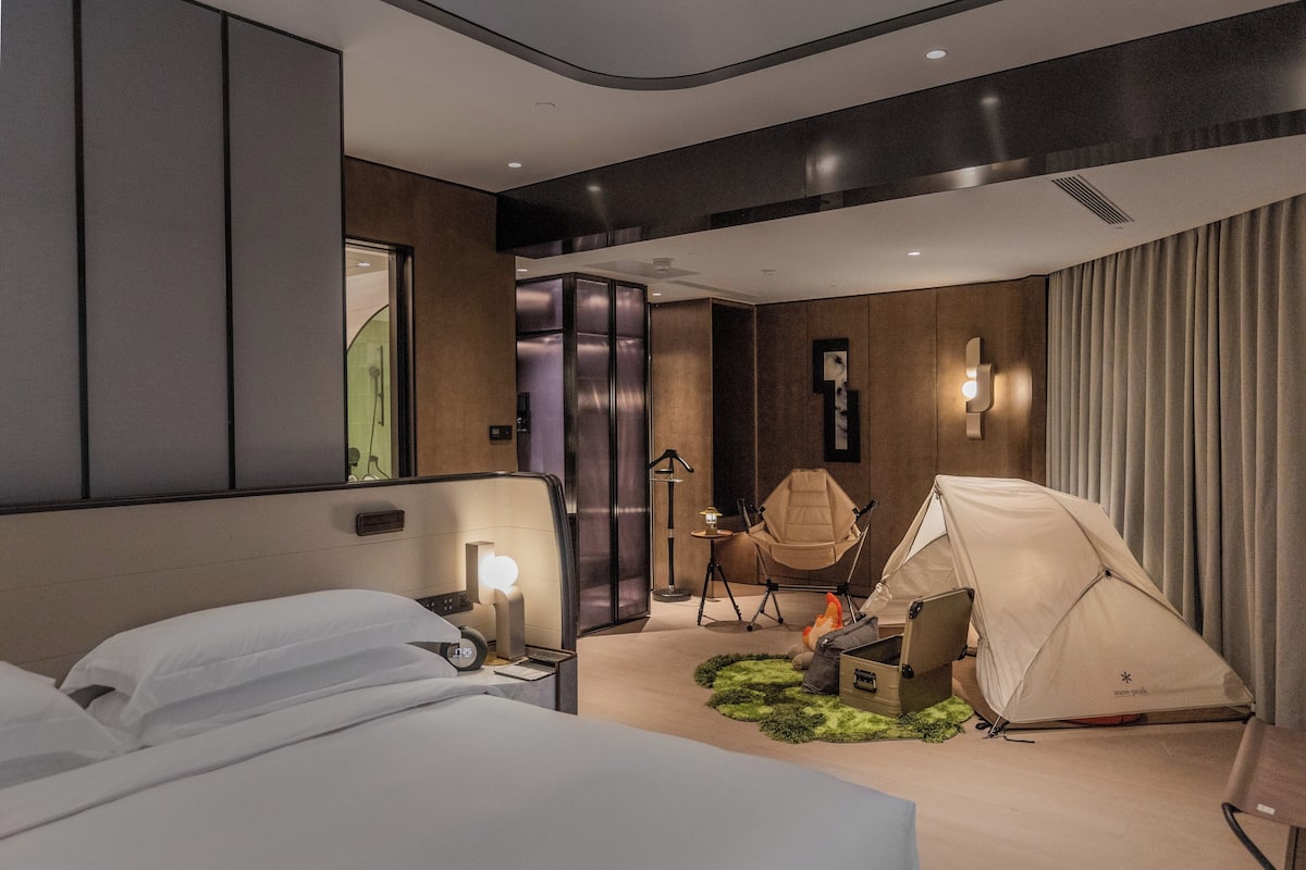 1 bedroom, premium bedding, minibar, in-room safe