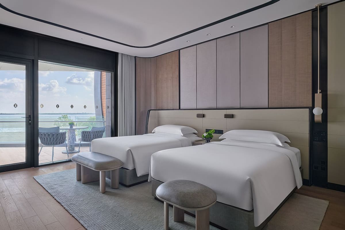 Premium-Zimmer, 2Â Doppelbetten, Balkon | 1 Schlafzimmer, hochwertige Bettwaren, Minibar, Zimmersafe