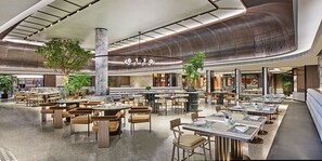 4 restaurants; breakfast, lunch, and dinner served