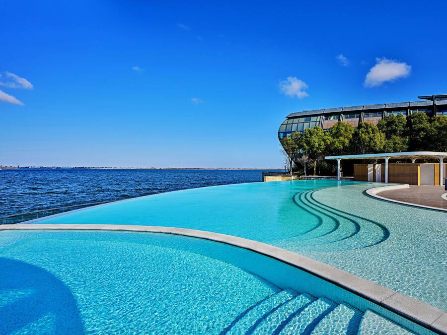 Piscine couverte, piscine extérieure