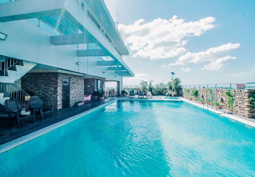 Greenhills Elan Hotel Modern