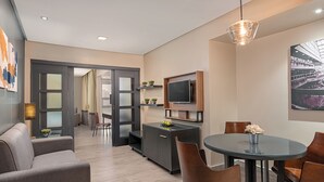 Executive Suite | Living area | LED TV - Greenhills Elan Hotel Modern (San Juan)