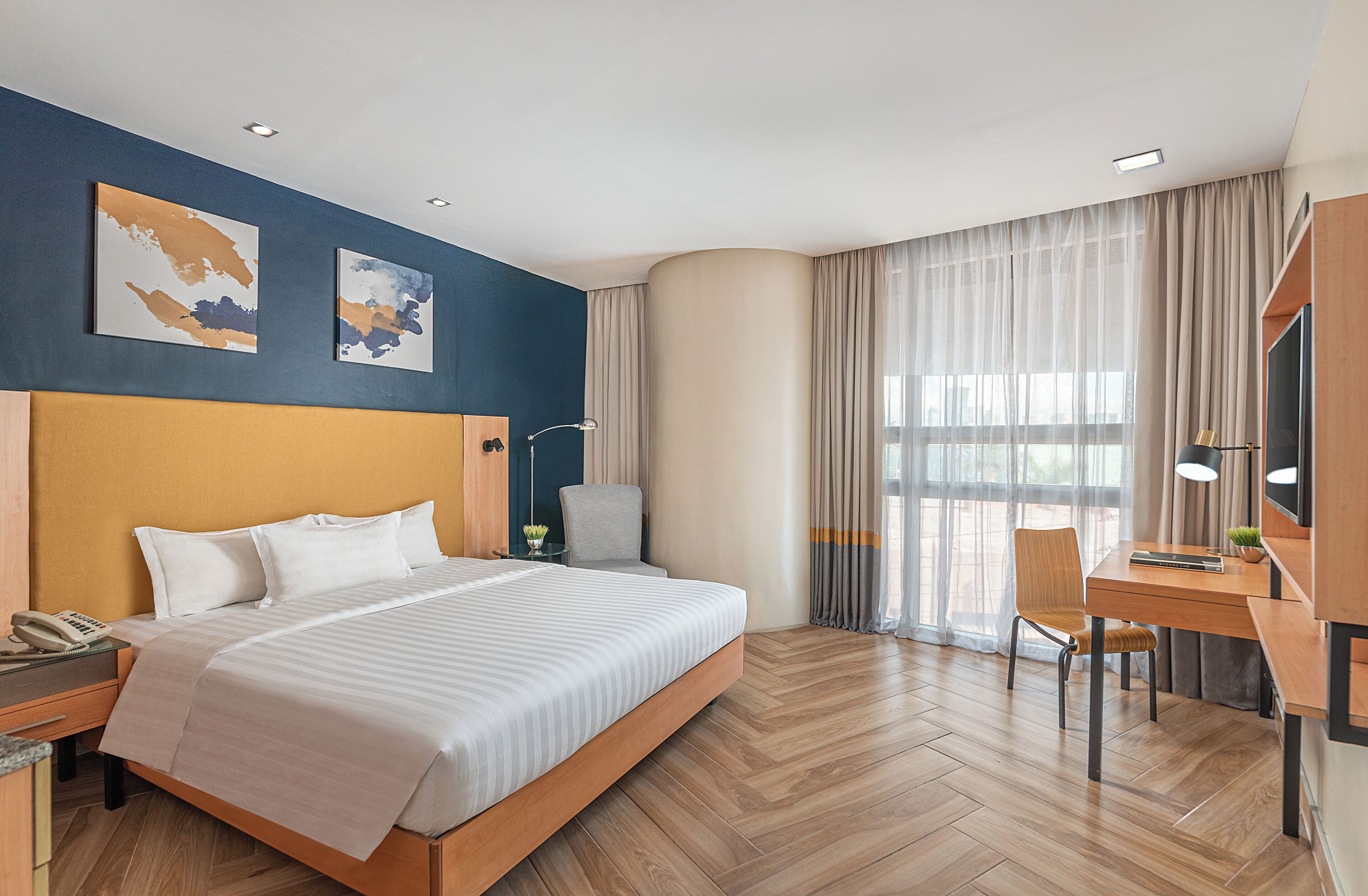 Deluxe Room | Premium bedding, minibar, in-room safe, desk