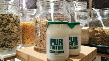 Dagelijks ontbijtbuffet (EUR 17.50 per persoon)