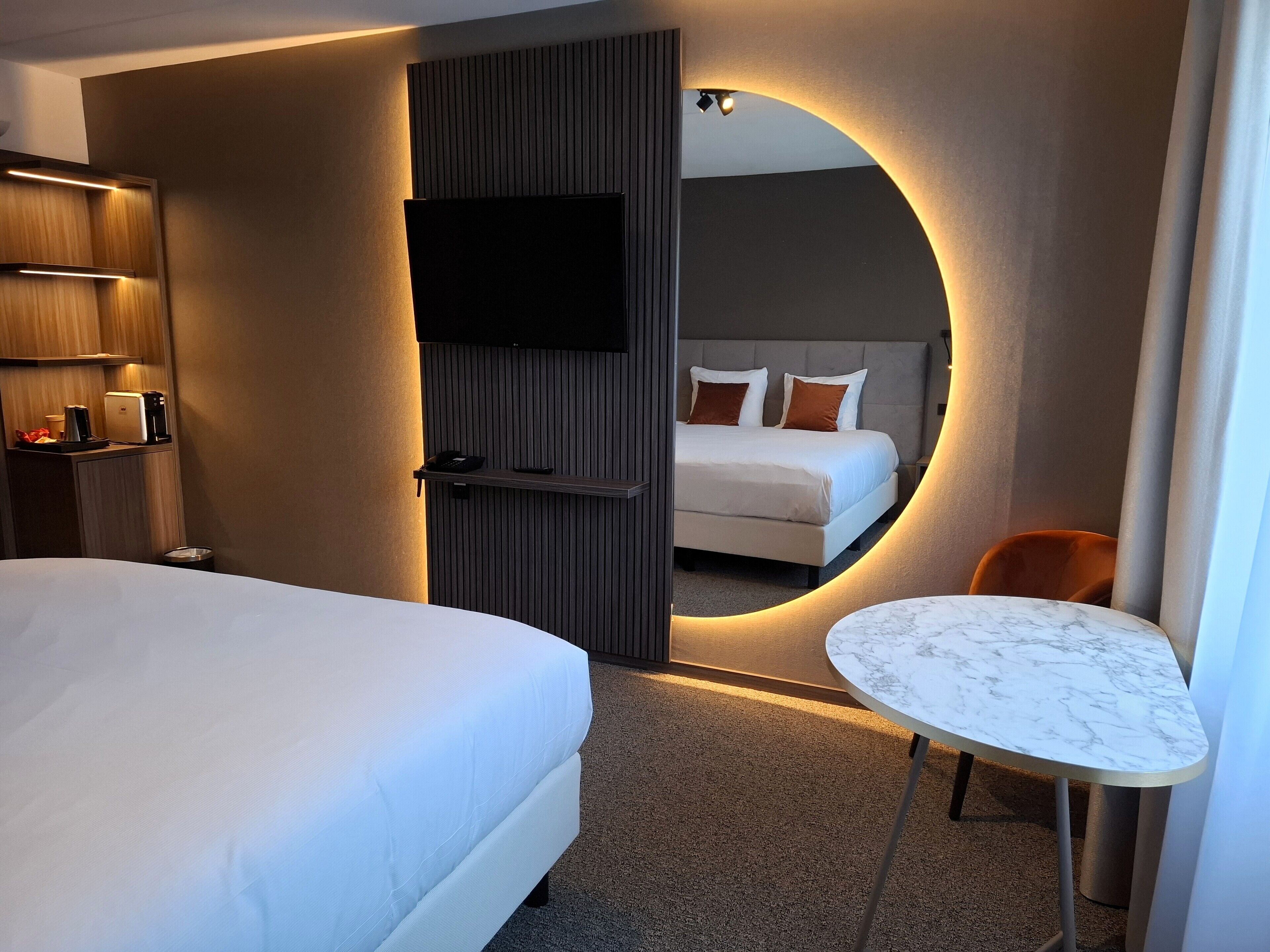 deluxe double room | 1 bedroom, hypo-allergenic bedding, laptop workspace, blackout curtains