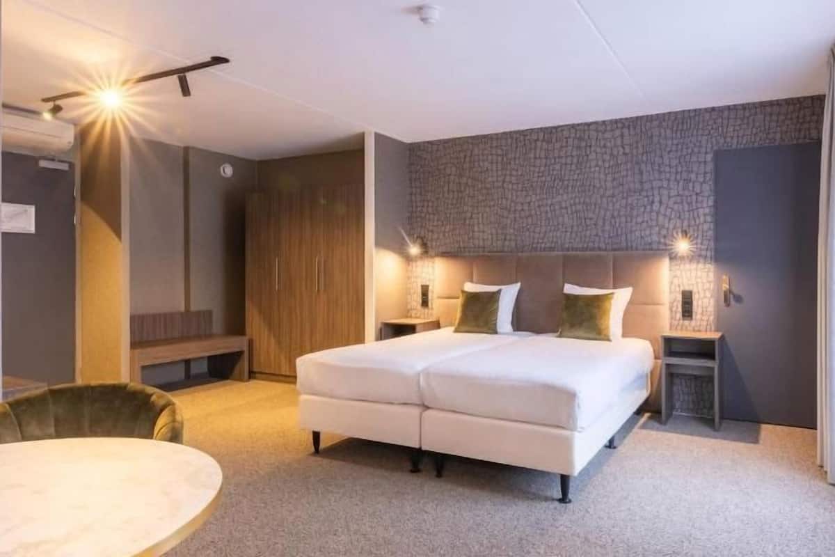 Hypo-allergenic bedding, laptop workspace, blackout curtains