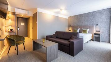 Suite | 1 bedroom, hypo-allergenic bedding, laptop workspace, blackout drapes