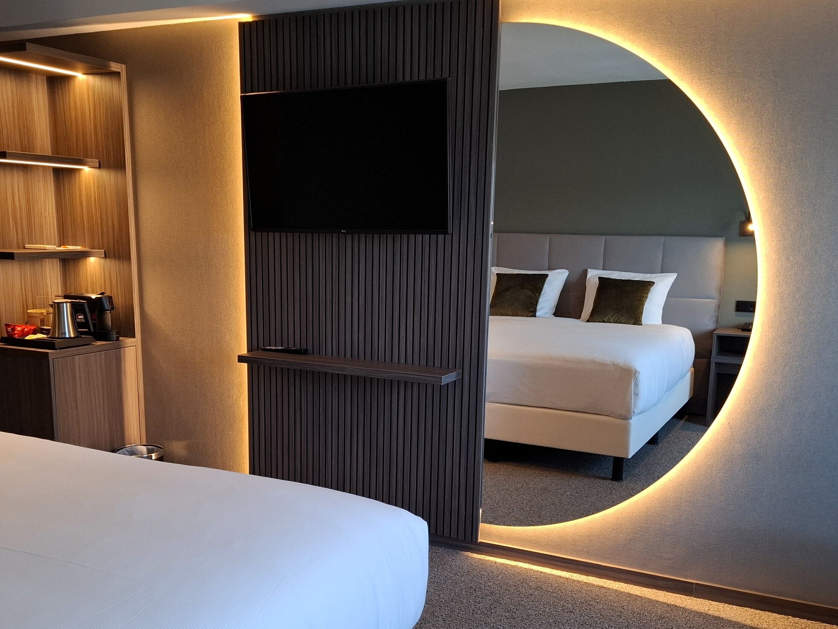 royal double room | 1 bedroom, hypo-allergenic bedding, laptop workspace, blackout curtains