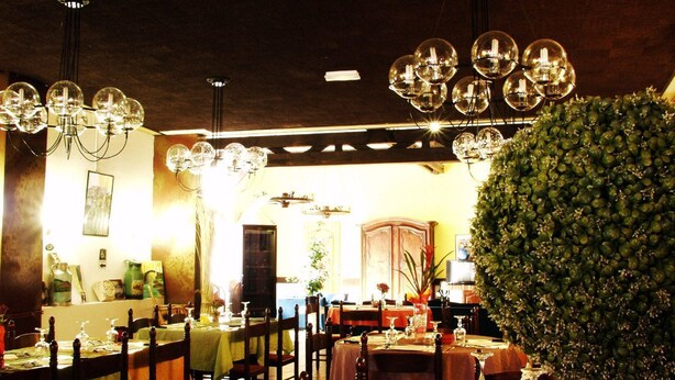 Lunch served  - Hotel Herard (BOURBONNE LES BAINS)