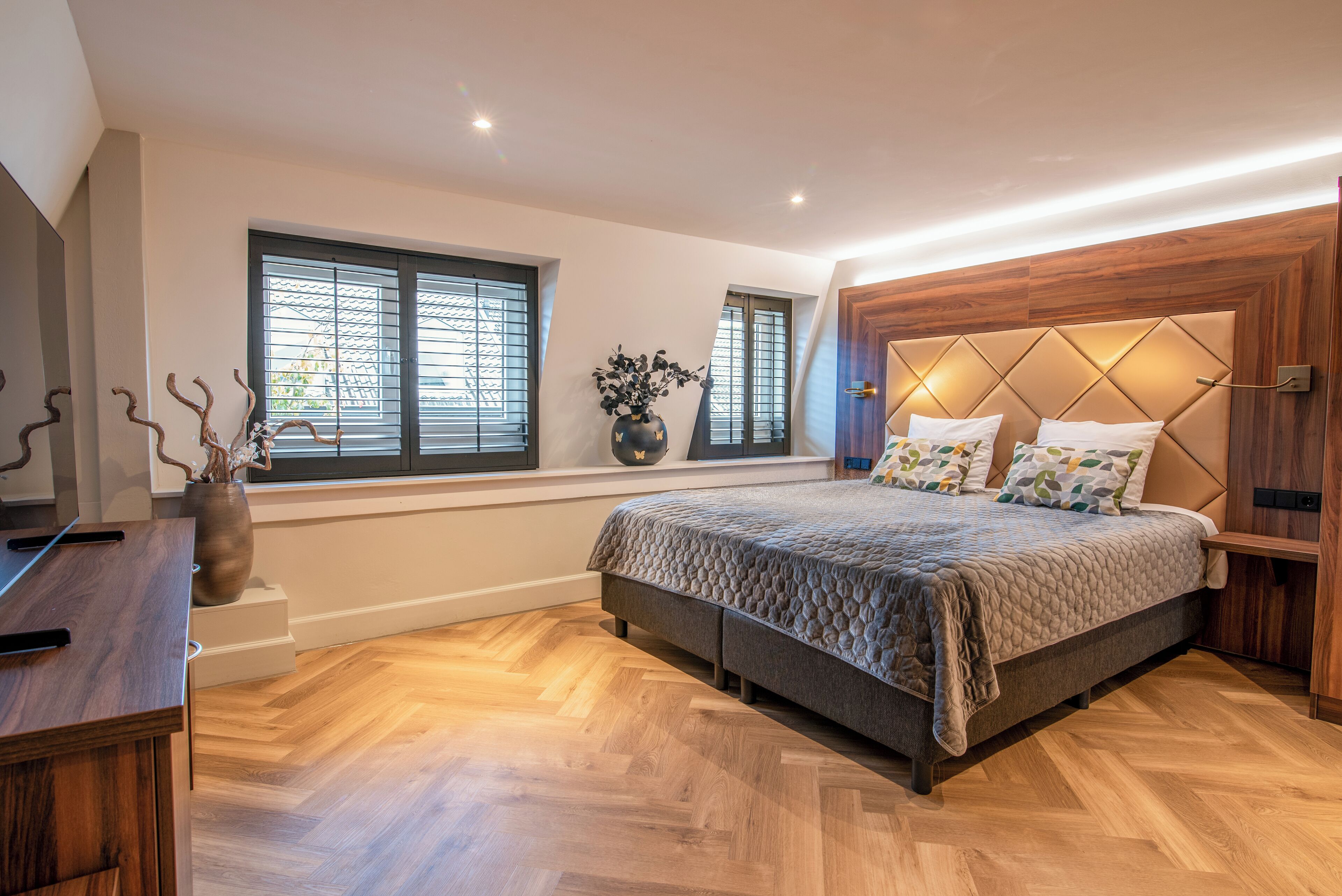 高級客房, 1 間臥室, 熱水浴缸 | 記憶床墊、客房內保險箱、獨特裝潢、書桌