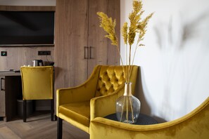 Superior Room, 1 Bedroom, Hot Tub | Memory-foam beds, in-room safe, individually decorated, desk - Boutique Hotel Scheepers (Valkenburg aan de Geul)