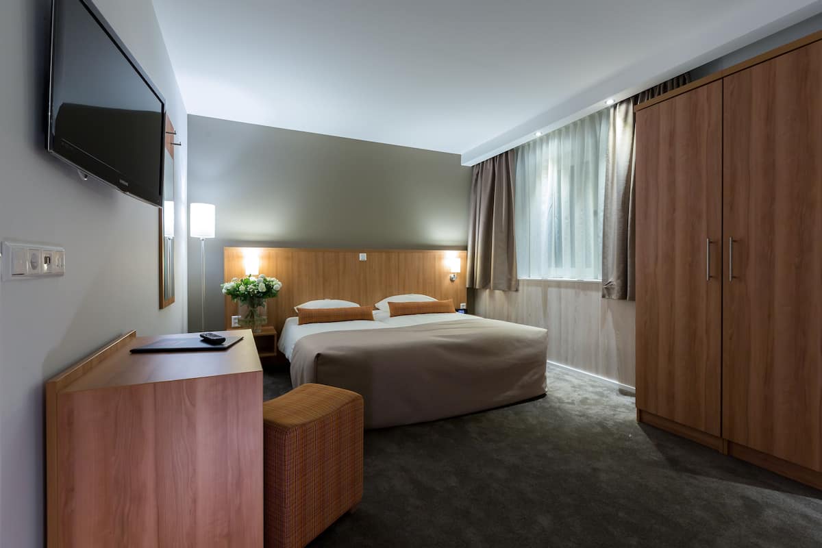 1 bedroom, memory foam beds, in-room safe, individually decorated