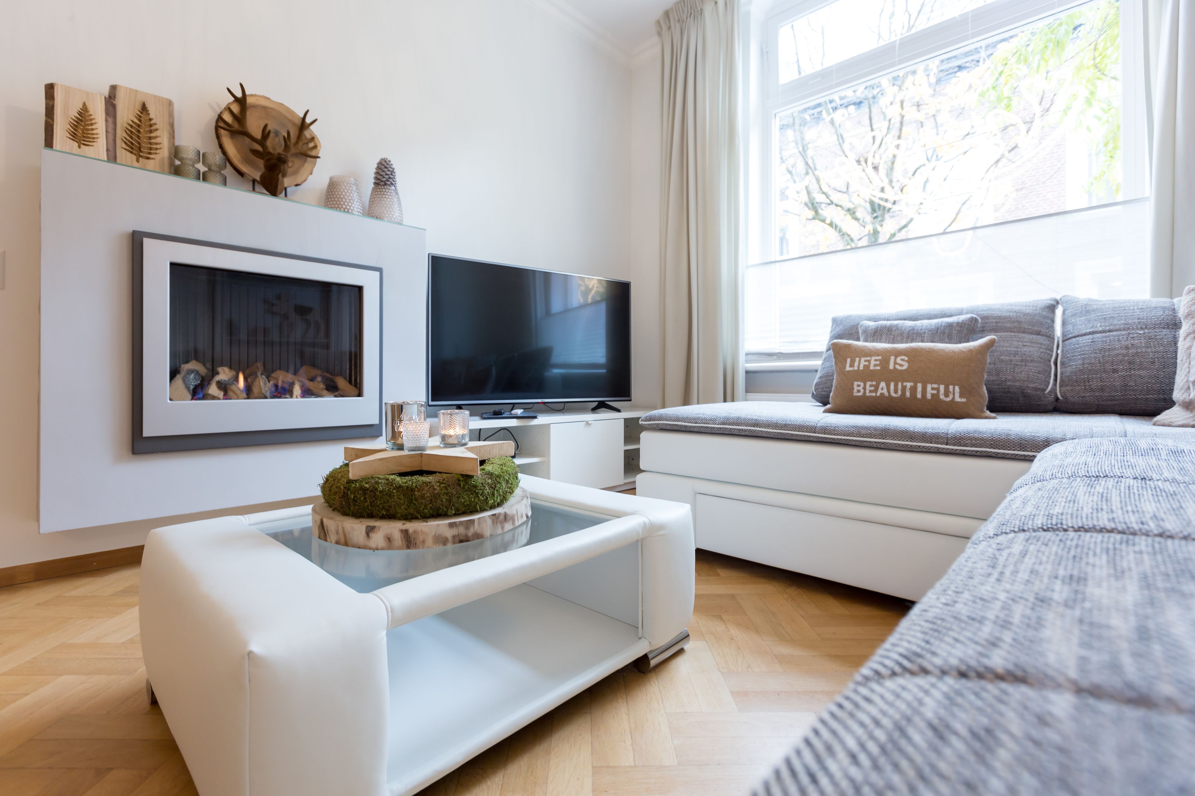 superior apartment, 1 bedroom, kitchen, ground floor | living room | 43-inch flat-screen tv with digital channels, tv