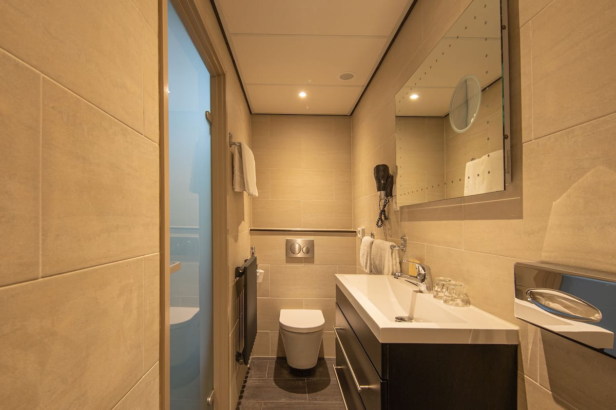 designer toiletries, hair dryer, towels