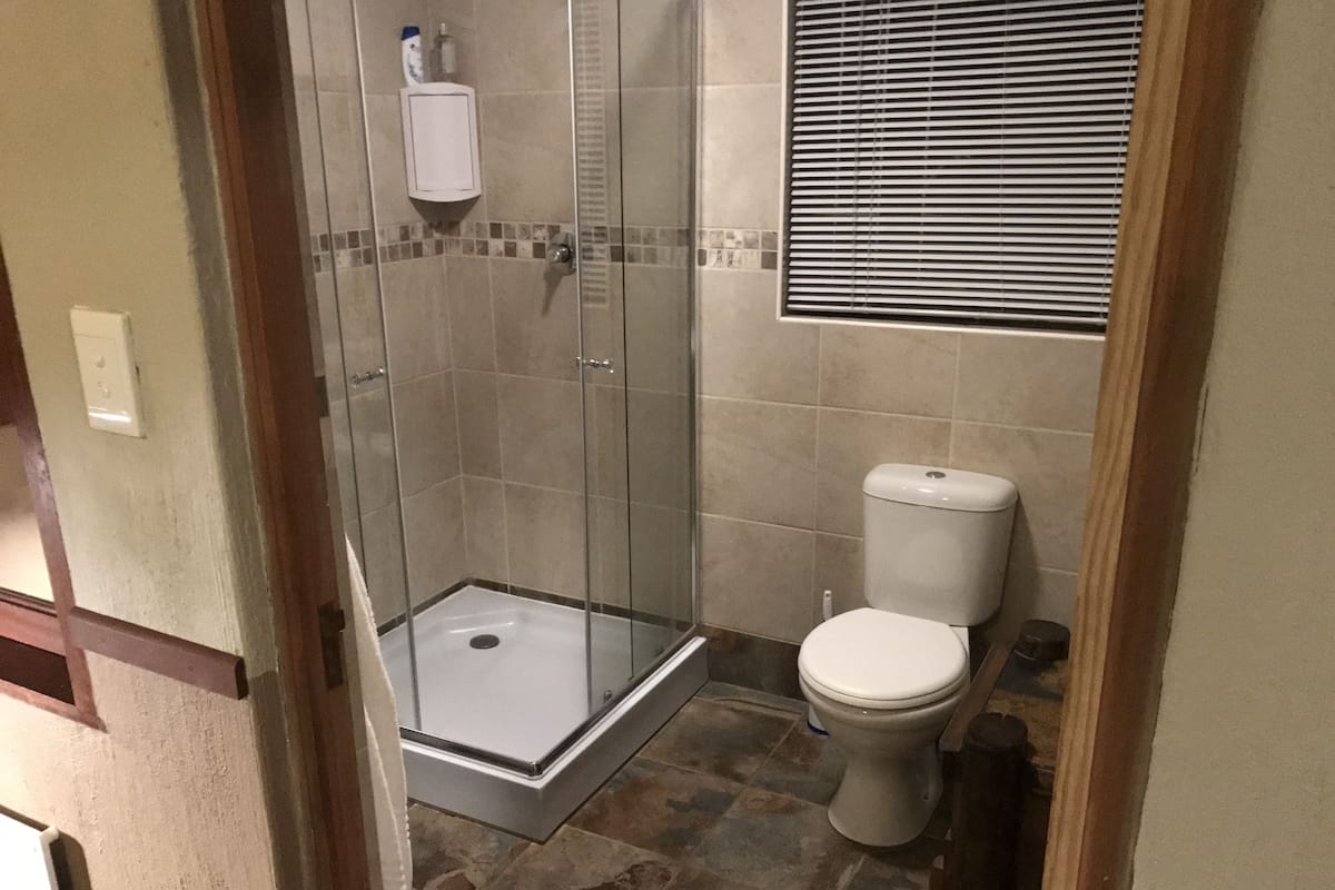 คอทเทจ, 2 ห้องนอน (Self Catering) | ห้องน้ำ | ของใช้ในห้องน้ำฟรี, ไดร์เป่าผม, ผ้าเช็ดตัว, ยาสระผม