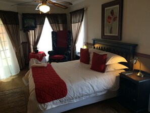 Premium bedding, in-room safe, desk, iron/ironing board - De Oude Herberg B&B (Centurion)