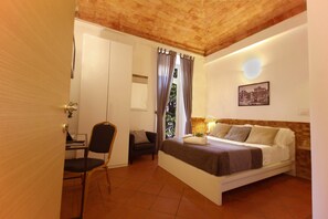In-room safe, individually furnished, desk, blackout drapes - Machiavelli Suites (Rome)