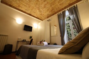 In-room safe, individually furnished, desk, blackout drapes - Machiavelli Suites (Rome)
