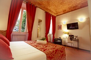In-room safe, individually furnished, desk, blackout drapes - Machiavelli Suites (Rome)