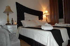 Daunenbettdecken, Minibar, individuell eingerichtet