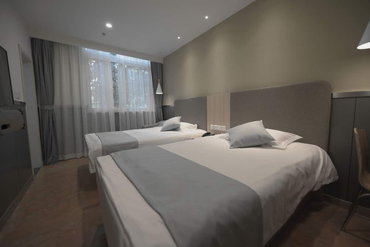 Deluxe Twin Room | In-room safe, soundproofing, iron/ironing board, WiFi (free)