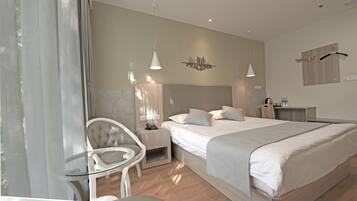Deluxe Double Room | In-room safe, soundproofing, iron/ironing board, free WiFi