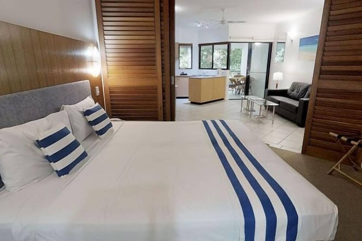 In-room safe, iron/ironing board, free WiFi, bed sheets