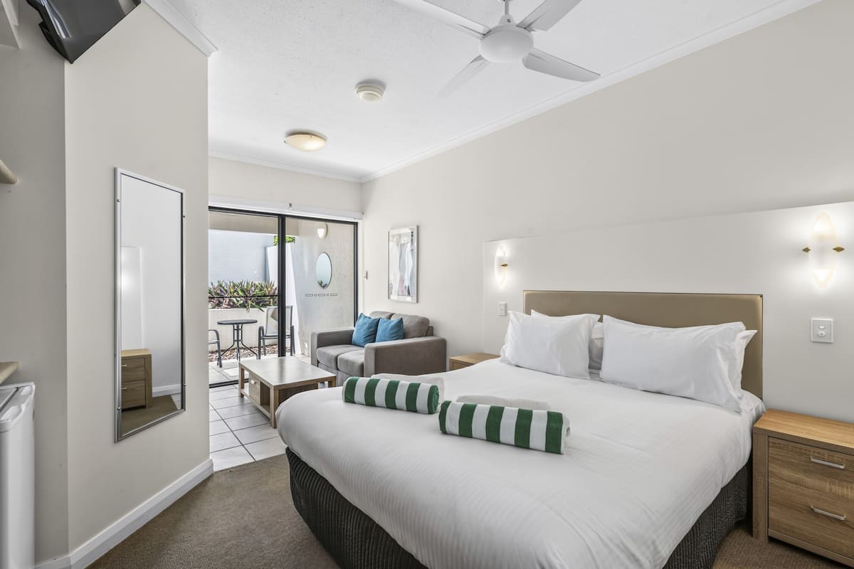 In-room safe, iron/ironing board, WiFi (free), bed sheets