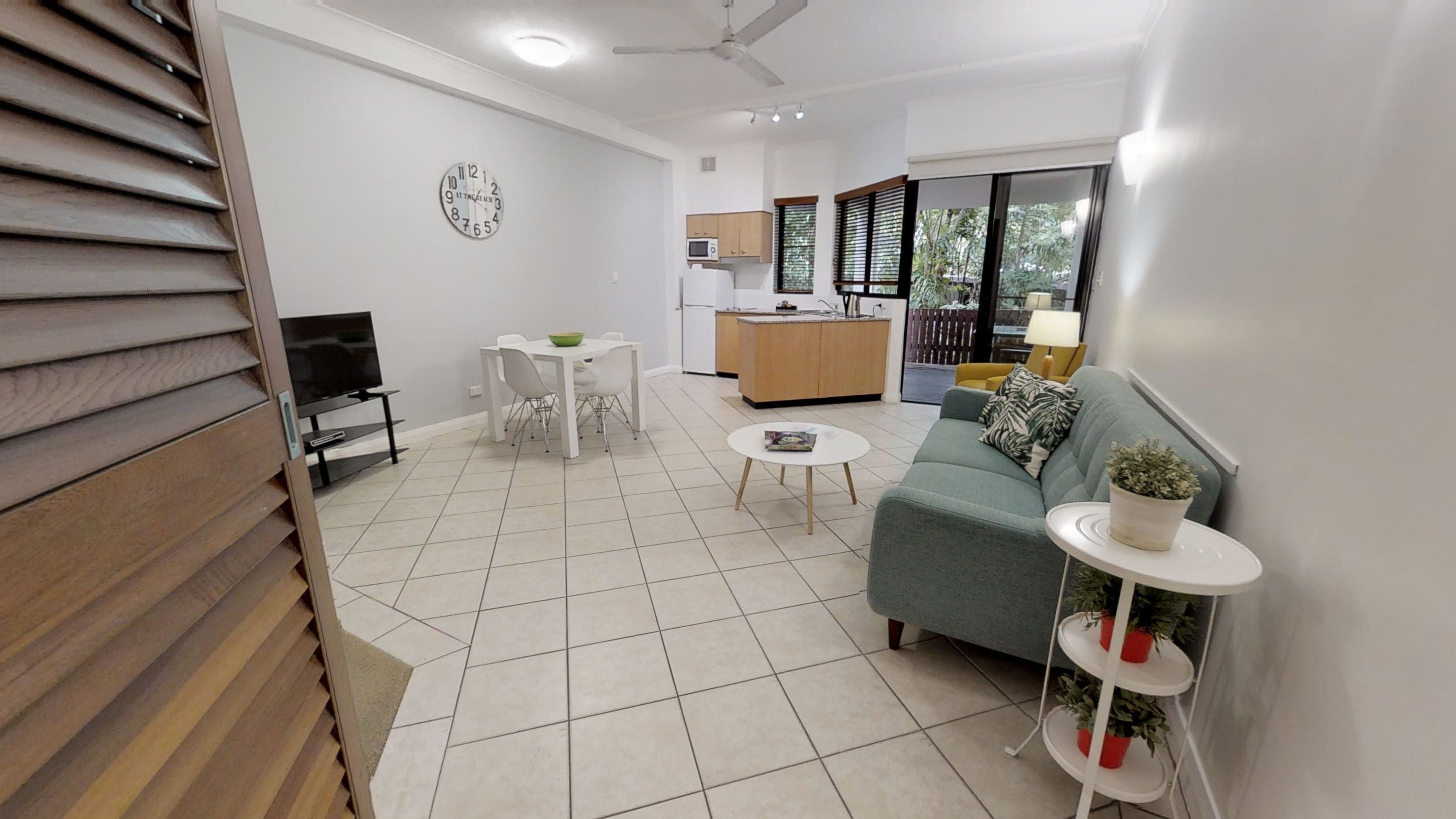 Apartamento, 1 habitación, planta baja (Refurbished) | Zona de estar | Una televisión de pantalla plana