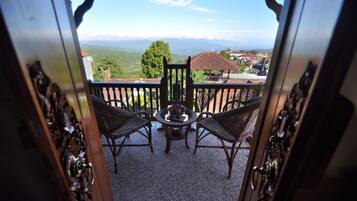 Desk, laptop workspace, free WiFi, bed sheets