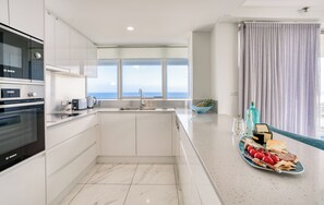 Fridge, microwave, stovetop, dishwasher - Talisman Beachside (Broadbeach)