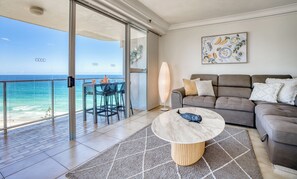 Flat-screen TV, DVD player - Talisman Beachside (Broadbeach)